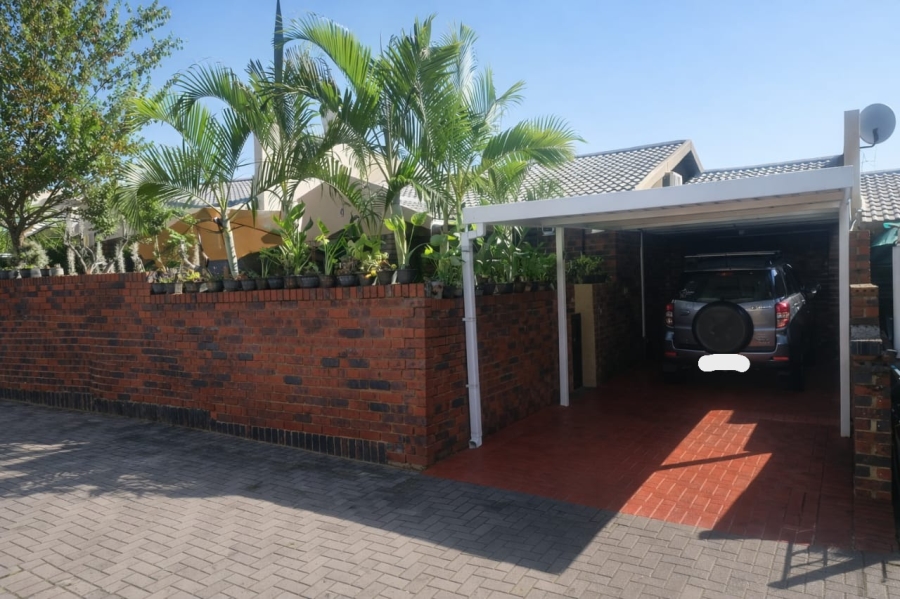 2 Bedroom Property for Sale in Geelhoutpark North West